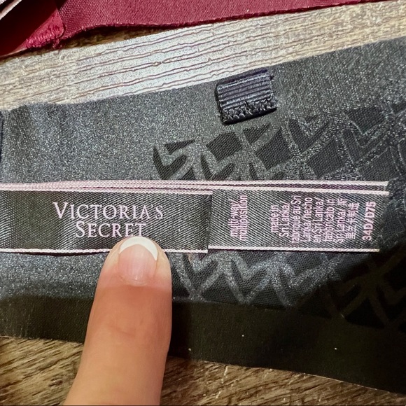 3 for price of 1 Victoria Secret underwire bras 34D - Picture 3 of 3